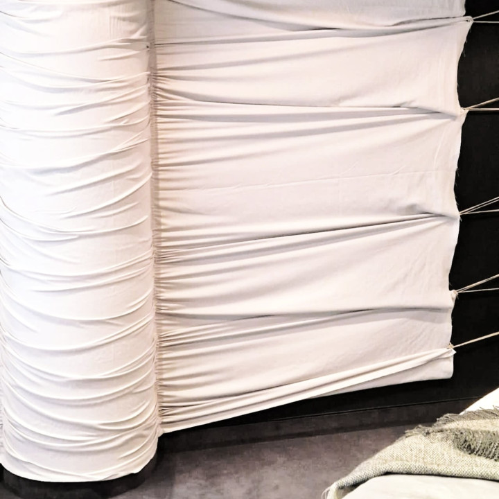 Stoffzimmer Bett Nahaufnahme